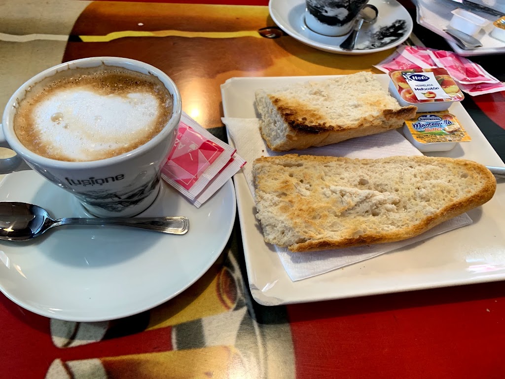 Cafeteria La Principal — Comida y bebida