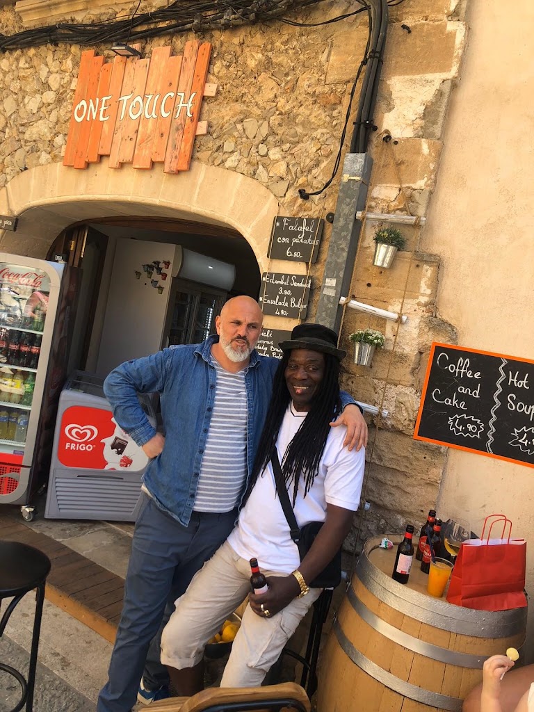 One Touch | Bistro, Cafe, Tapas, Vinebar | Pollenca — Del propietario