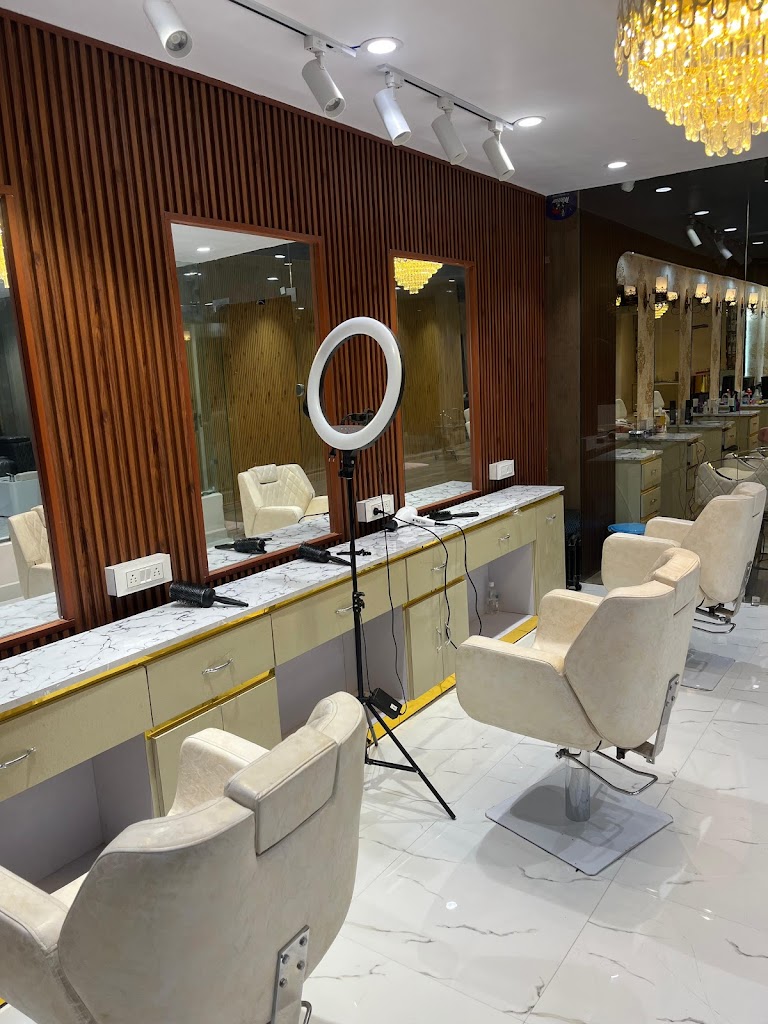 The Rash Makeup Academy