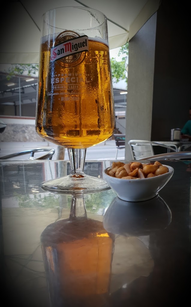 Bar Cafeteria Cal Paco — Comida y bebida