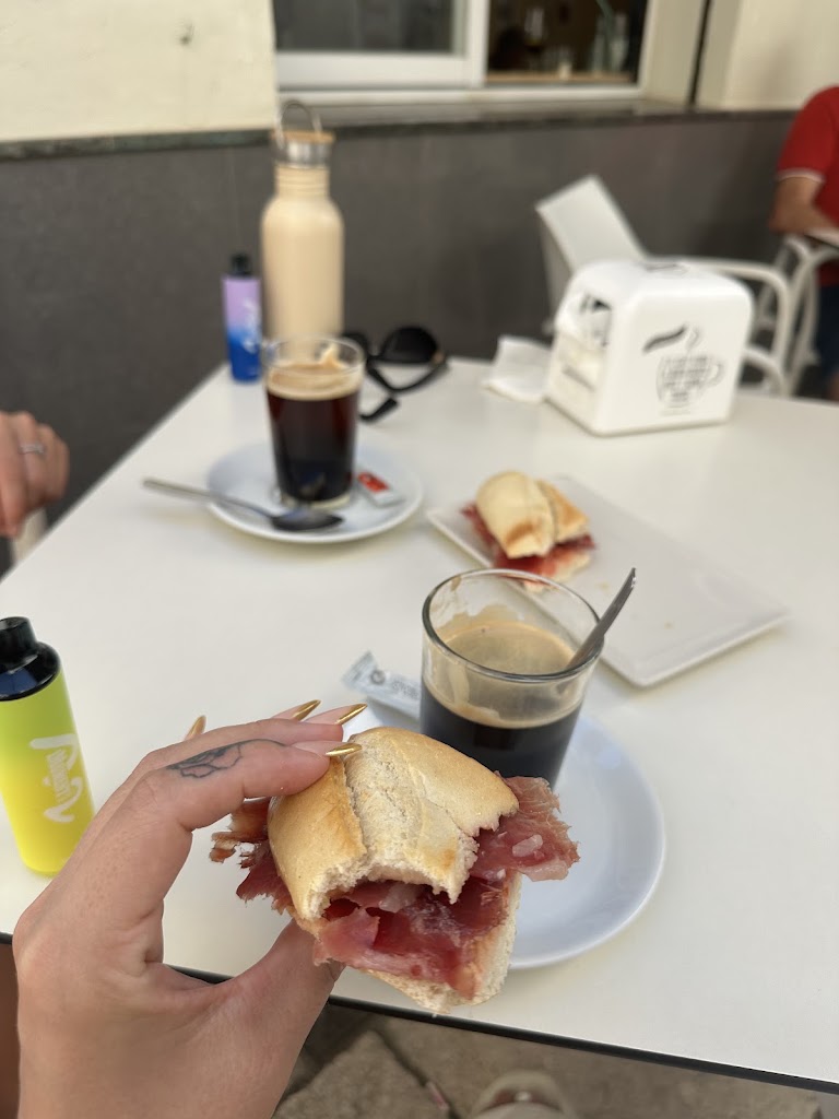 Cafeteria Churreria Chloe — Cafe