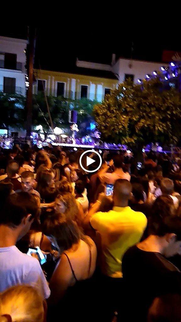 Cafe Bar Le Creme — Videos