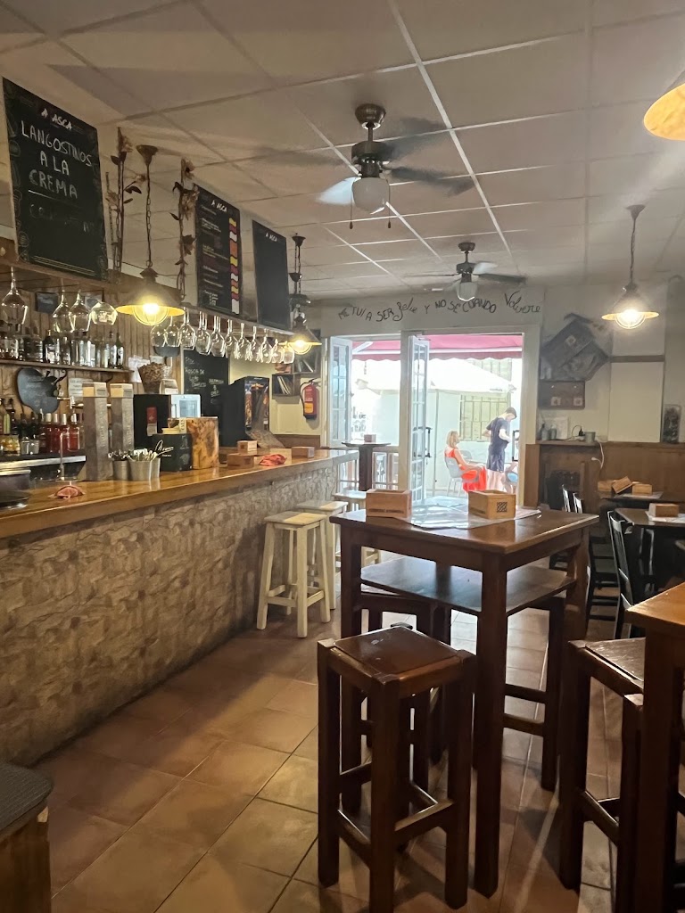 Bar La Tasca — Ambiente