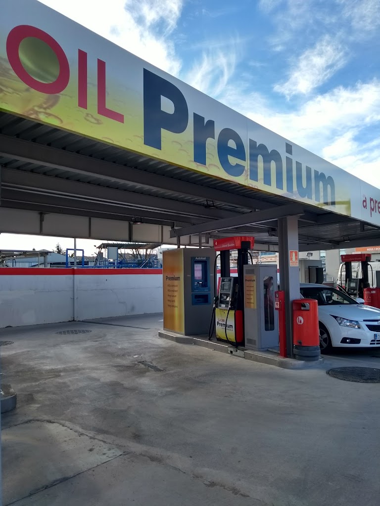 Gasolinera LOW COST — Exterior