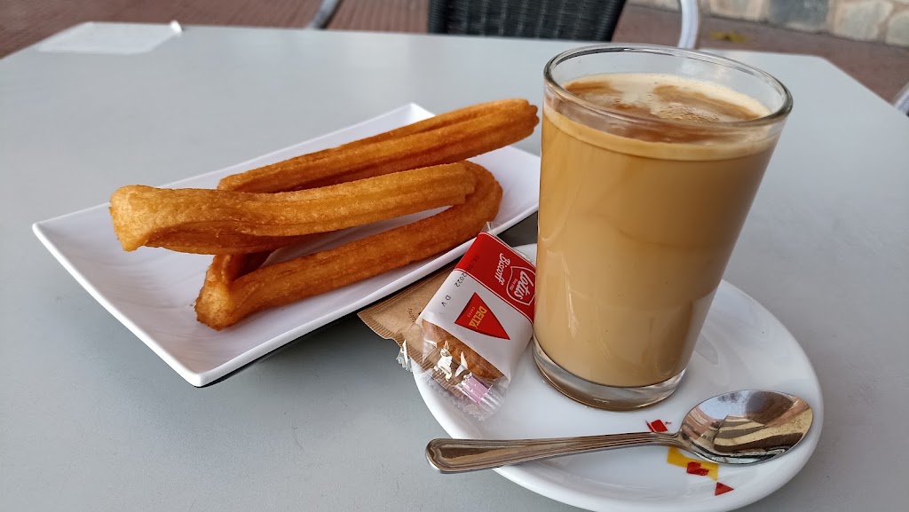 Cafeteria Restaurante Corcoba — Comida y bebida
