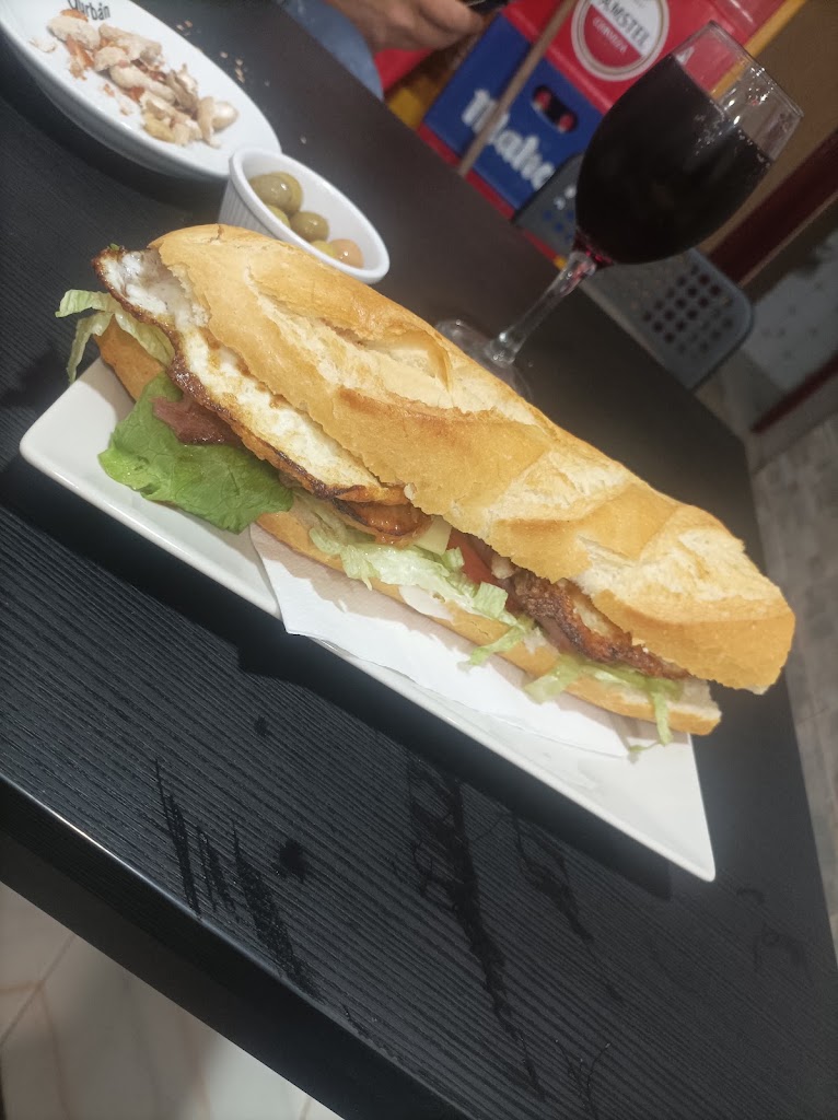 Bar La Alegria Del Tapeo — Comida y bebida