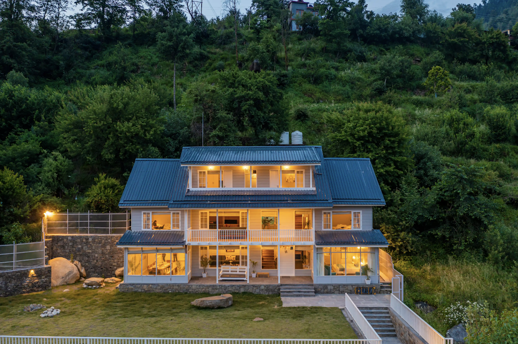 Saffronstays White Castle By The Beas