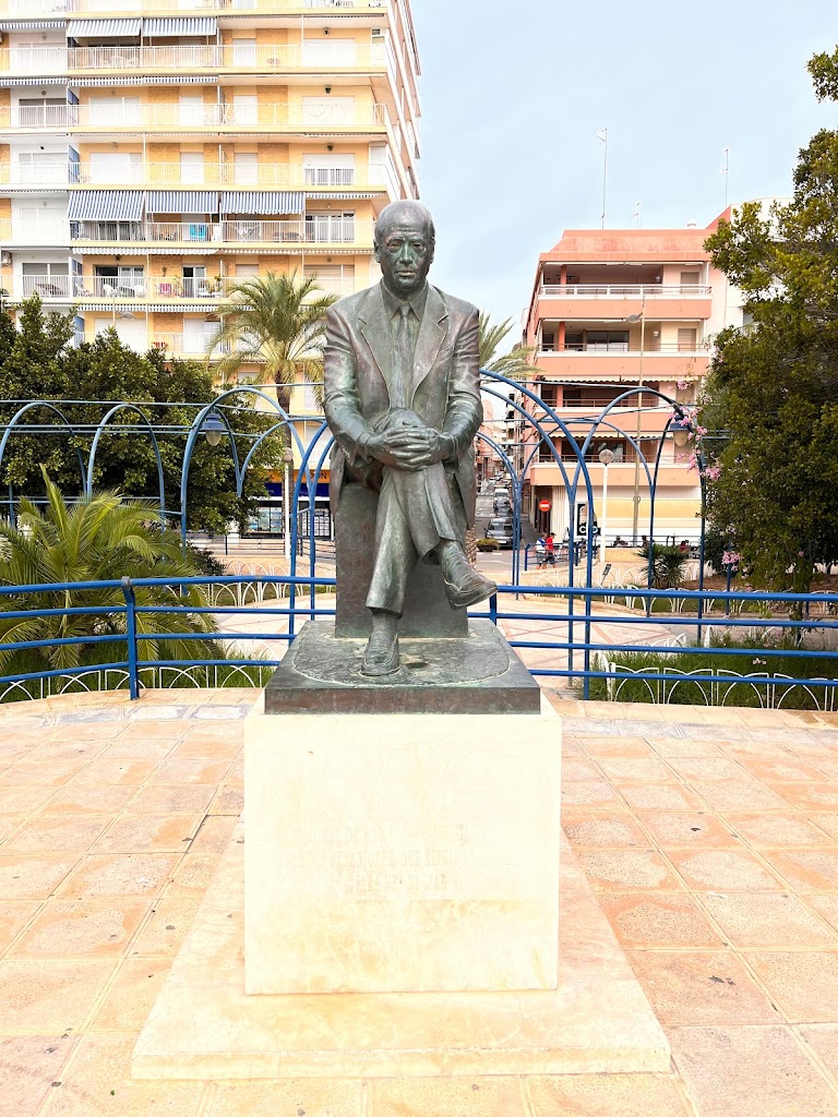 Escultura a Francisco Fernandez Ordonez