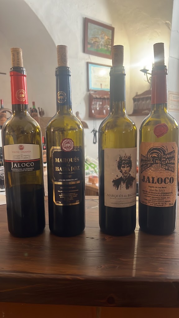 Bodegas Medina — Comida y bebida