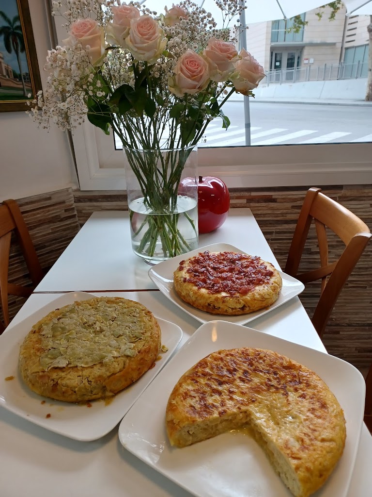 Granja Cafeteria Bristol — Comida y bebida