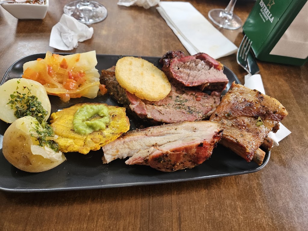 TAPAINA BY COLOMBIA — Comida y bebida