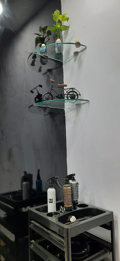 Looks Beauty Parlour