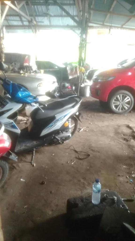 SUZUKI MOBIL cot unoe