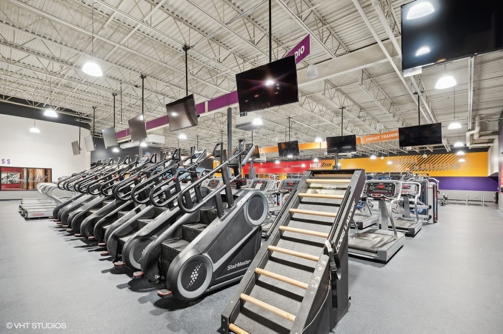  Crunch Fitness - Blaine