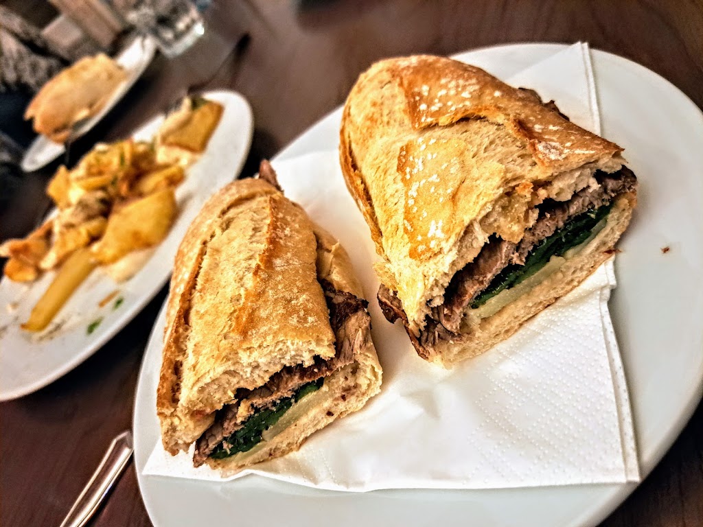 Bar La Rambla — Comida y bebida
