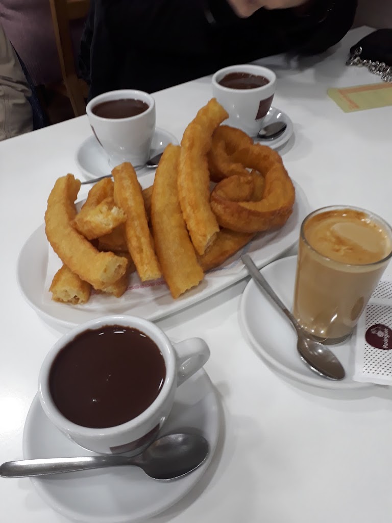 Bar La Salut 74 — Comida y bebida
