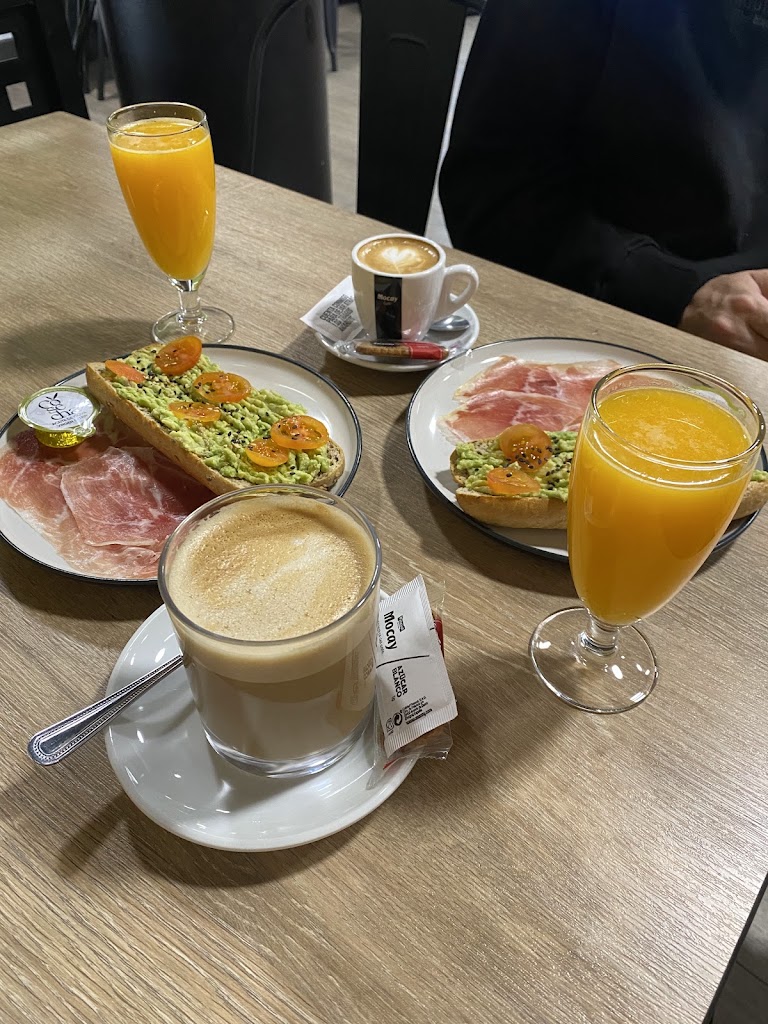Mauka Garagardoteka — Comida y bebida