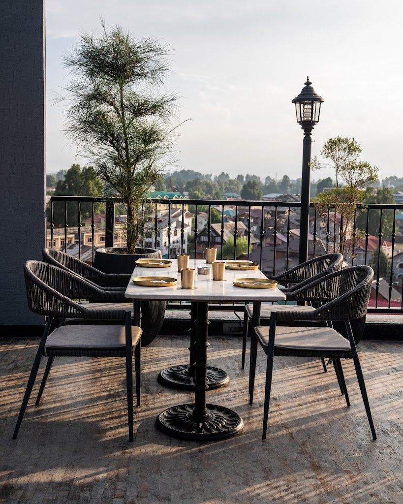 Cafe Delhi Heights