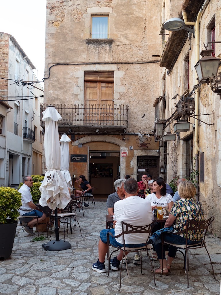 Dissident Bar — Del propietario