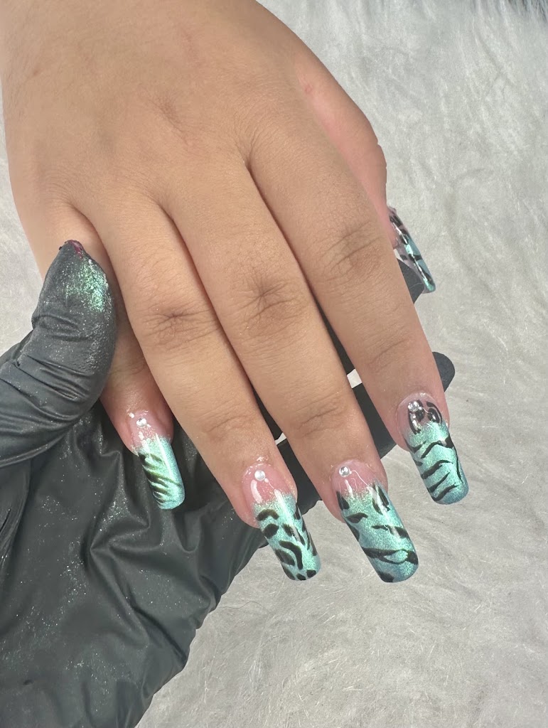 Liliana Rodriguez | Centro de Estetica y Micropigmentacion — Manicura
