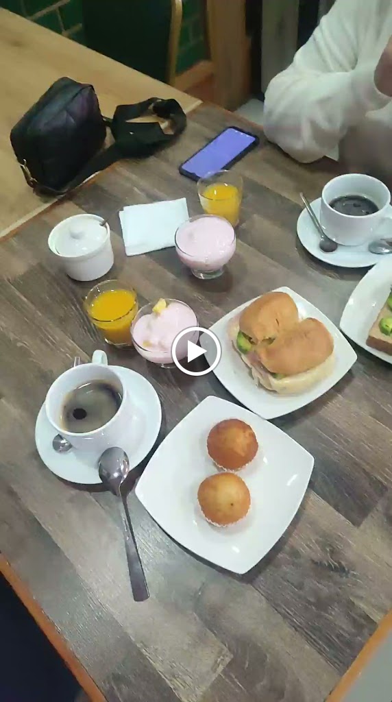 Comida y bebida