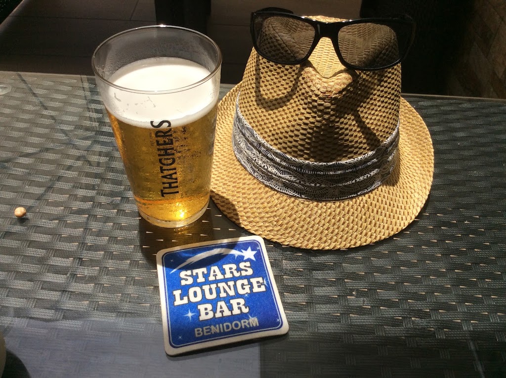 Stars Lounge Bar — Comida y bebida