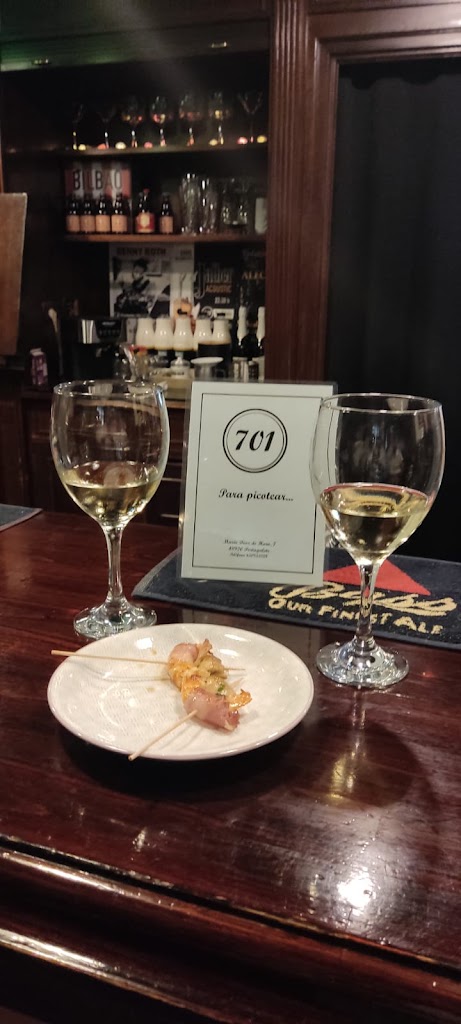 Bar Volatin 701 — Comida y bebida
