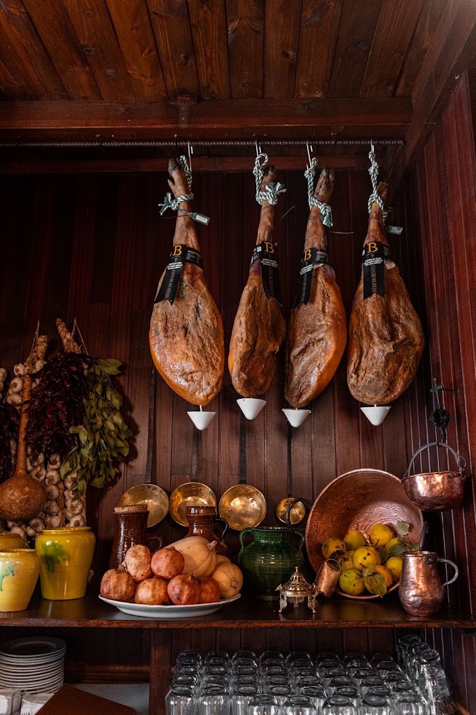 Bodega El Socorro — Comida y bebida