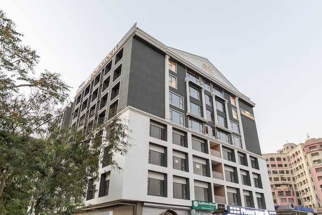 Oyo Townhouse 343 White House