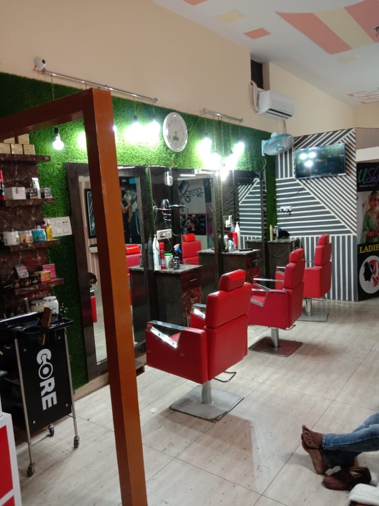 U Shine Unisex Saloon