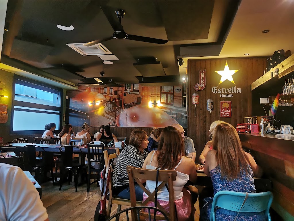 1982 Birres & Burgers — Ambiente