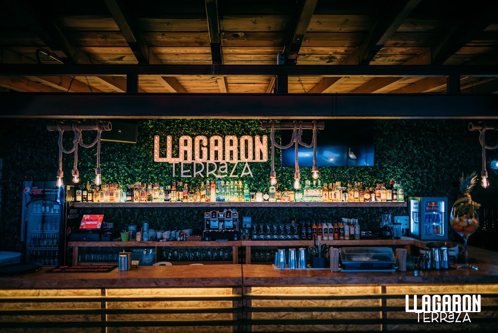 Garnish Cocktail Bar and Gin Club — Ambiente