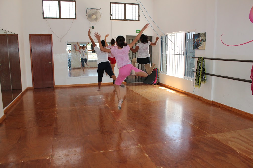 ACADEMIA DE DANZA ANUENUE — Danza