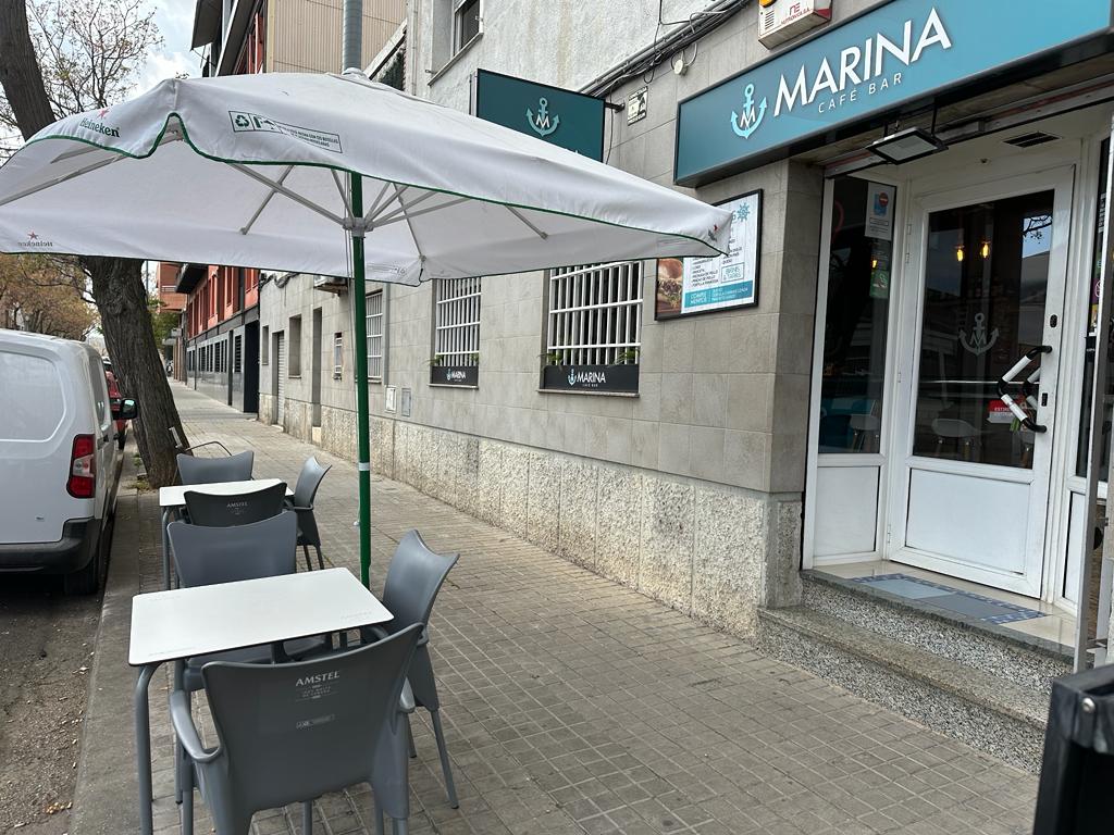 Cafe Bar Marina — Ambiente