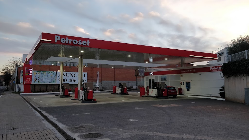 Estacio De Servei Petroset — Exterior