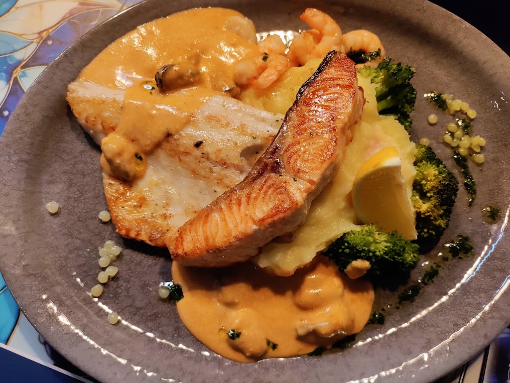 Number 6 Restaurant — Comida y bebida