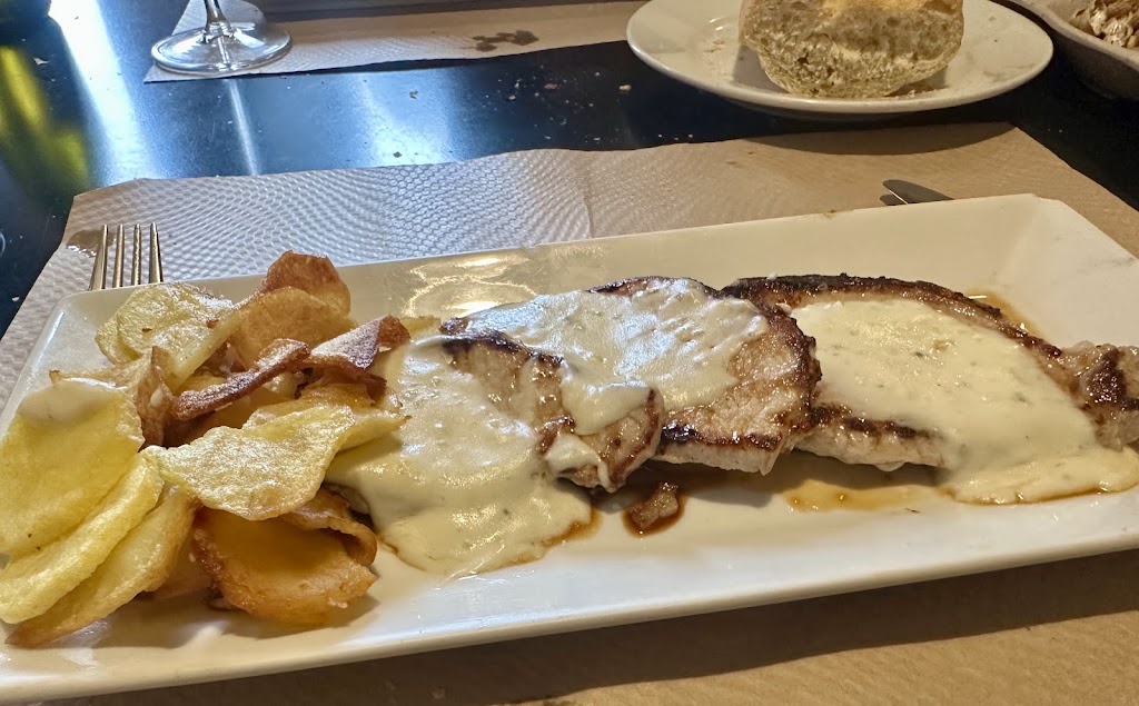Restaurante la Revolta — Comida y bebida