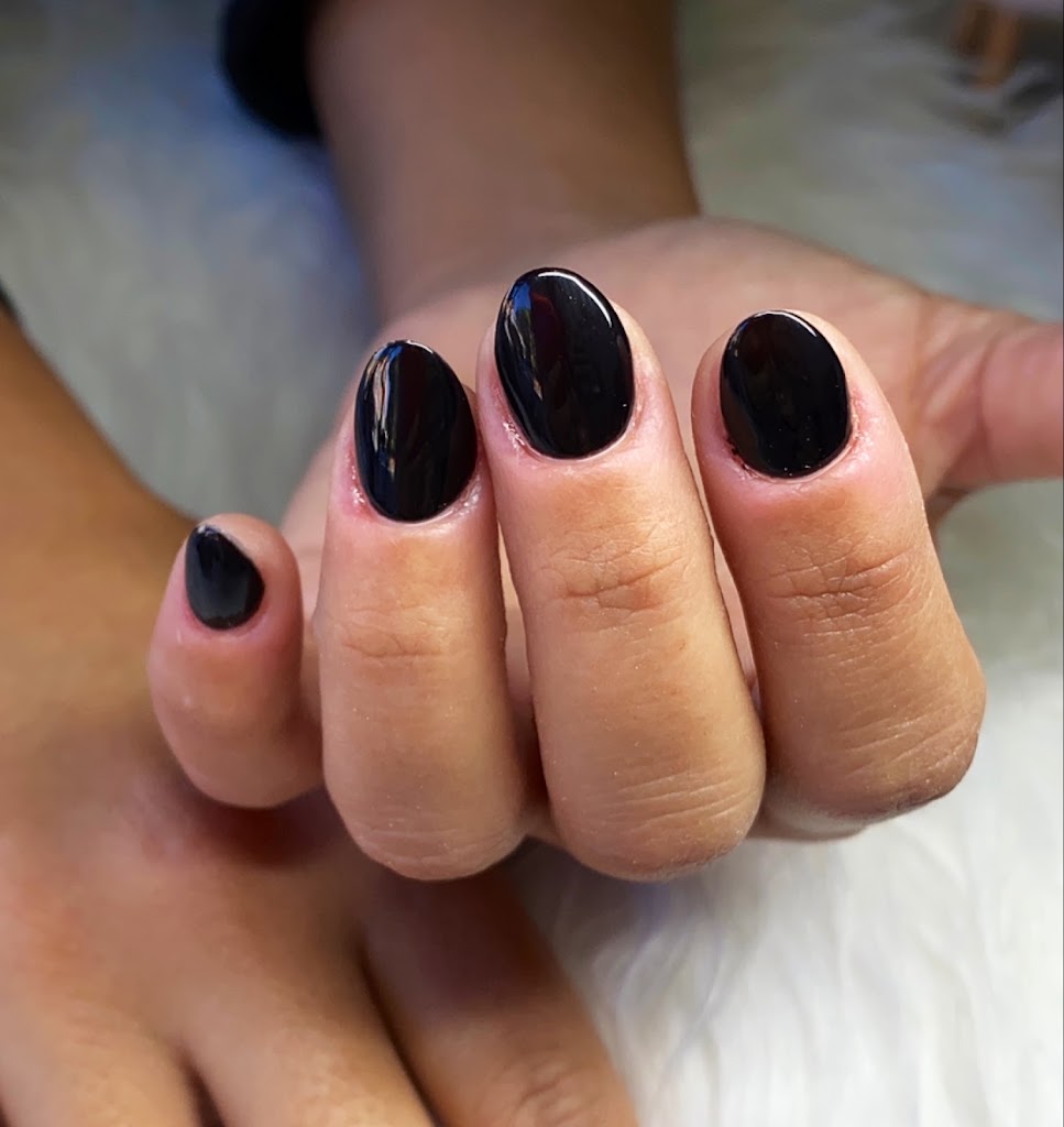 Savage Beauty — Manicura