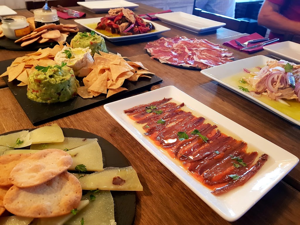Taberna La Traicionera — Comida y bebida