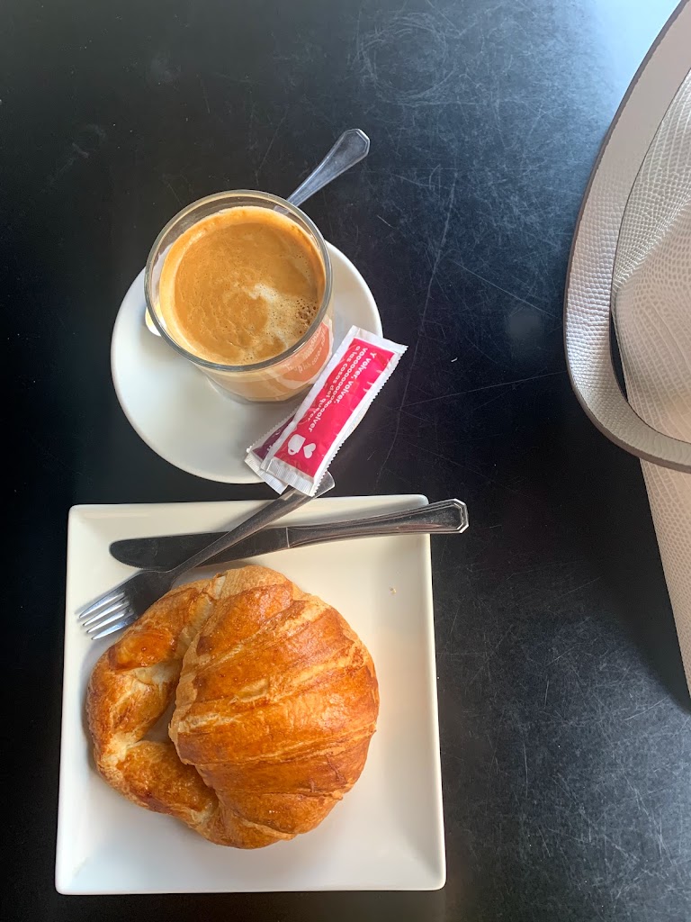 4 Estrellas — Cafe