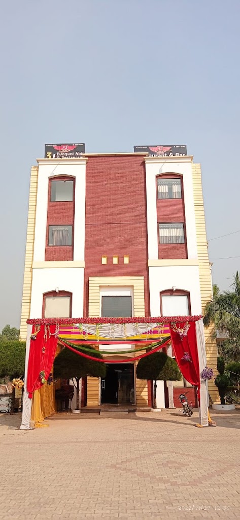 3J Hotel And Bar