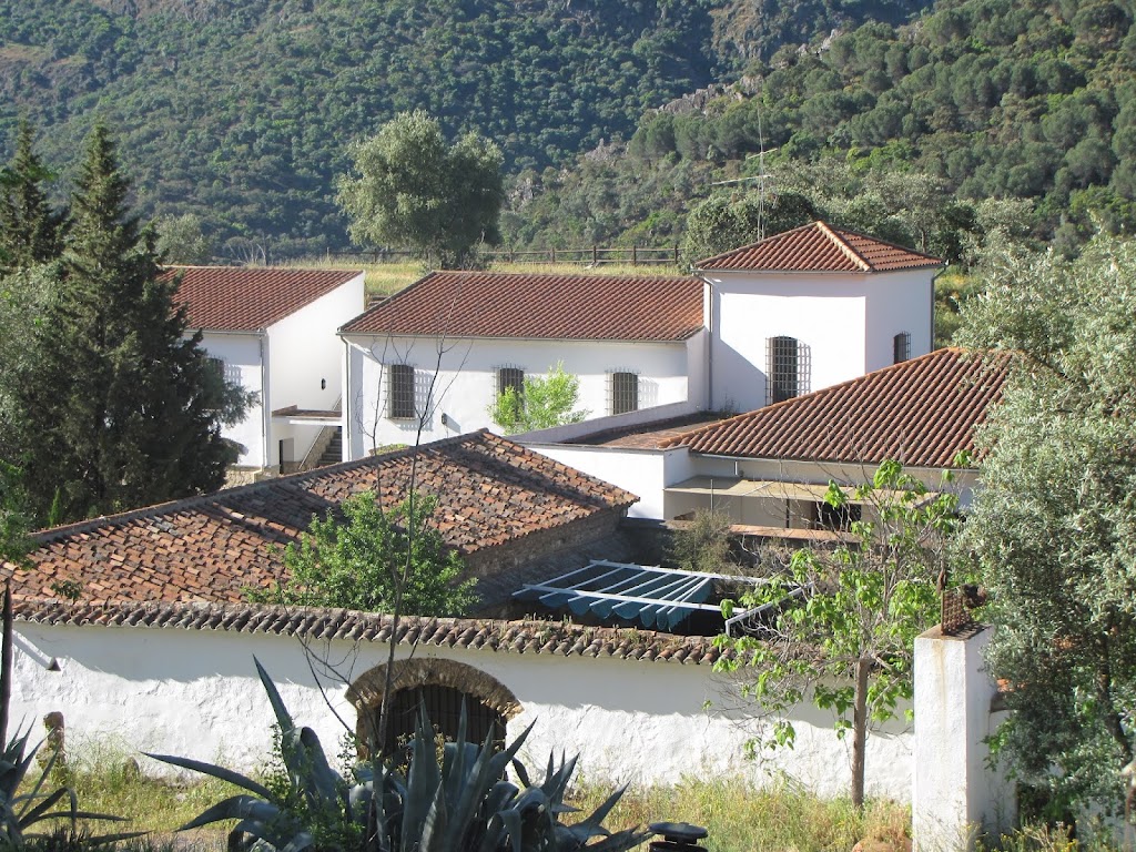 Pedrique: antiguo monasterio y casa-museo de Aurelio Teno