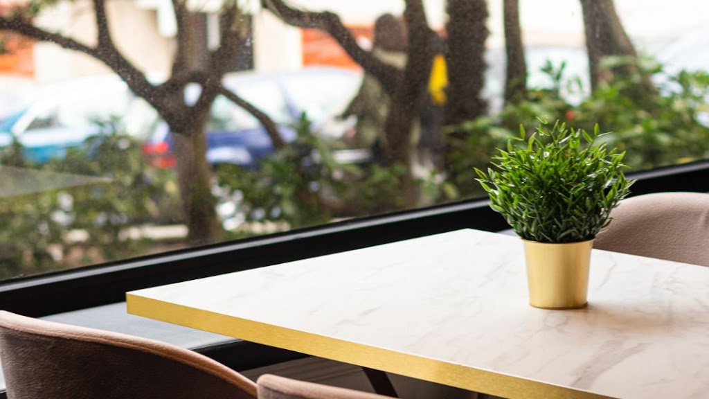 New O'toll lounge bar