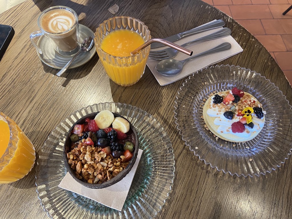 El Colmado Cafe-Gastrobar — Comida y bebida
