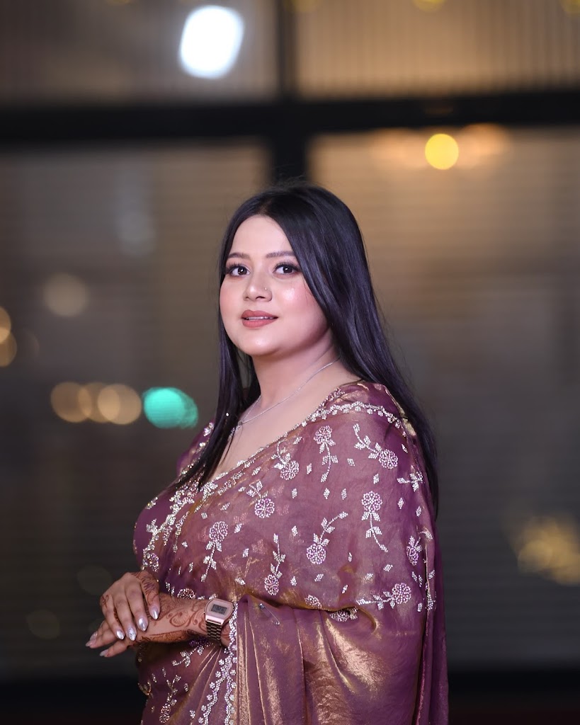 Golden Comb Unisex Salon Bridal Makeup Nail Extenstion Studio Nainital Road Haldwani