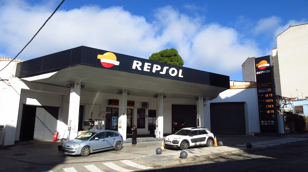 Estacion de Servicio Repsol — Exterior