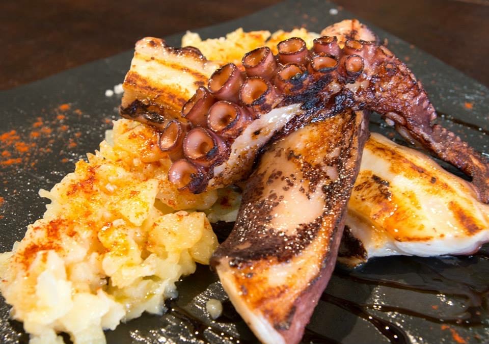 La Caneria de los Arcos — Comida y bebida
