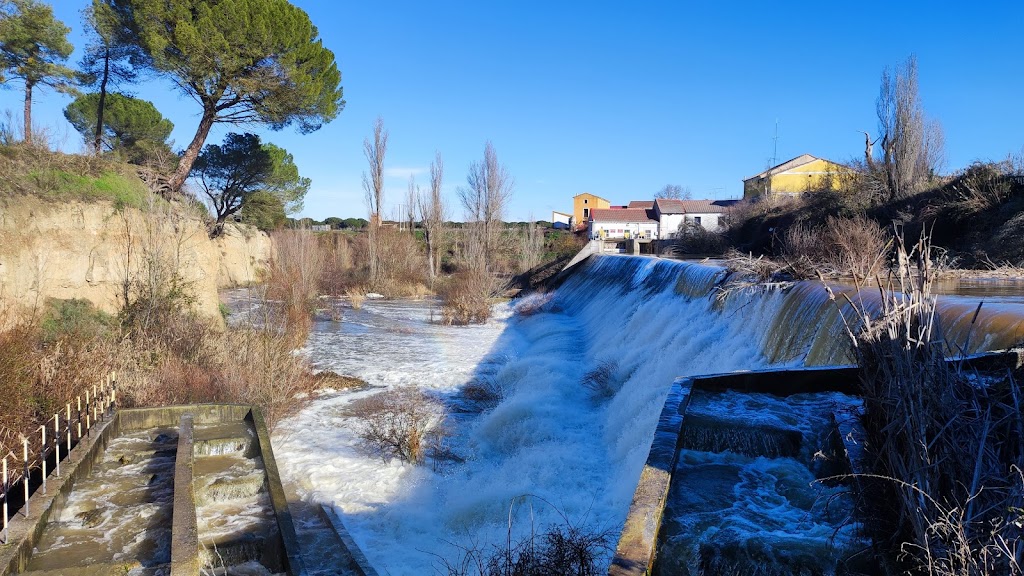 Salto y control del cauce del rio Cega