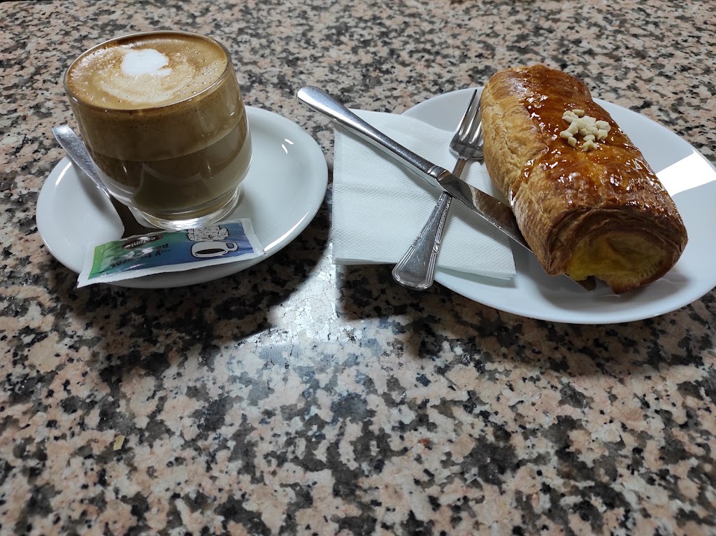 She by Zamora — Comida y bebida