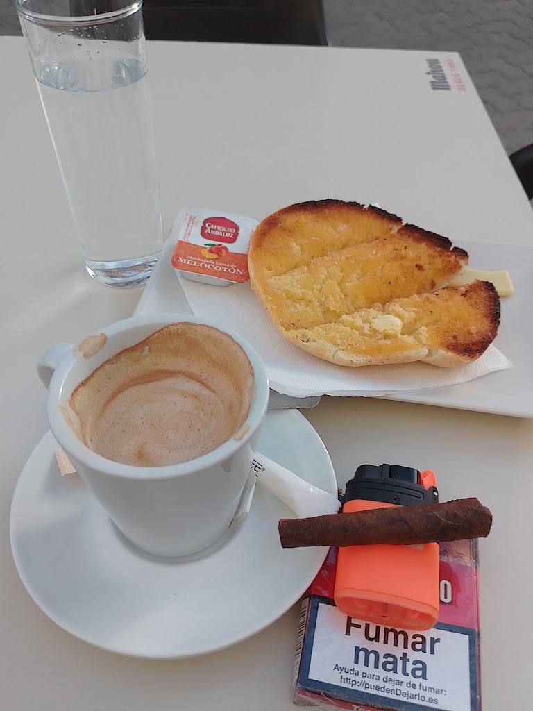 LA MADRUGA — Comida y bebida